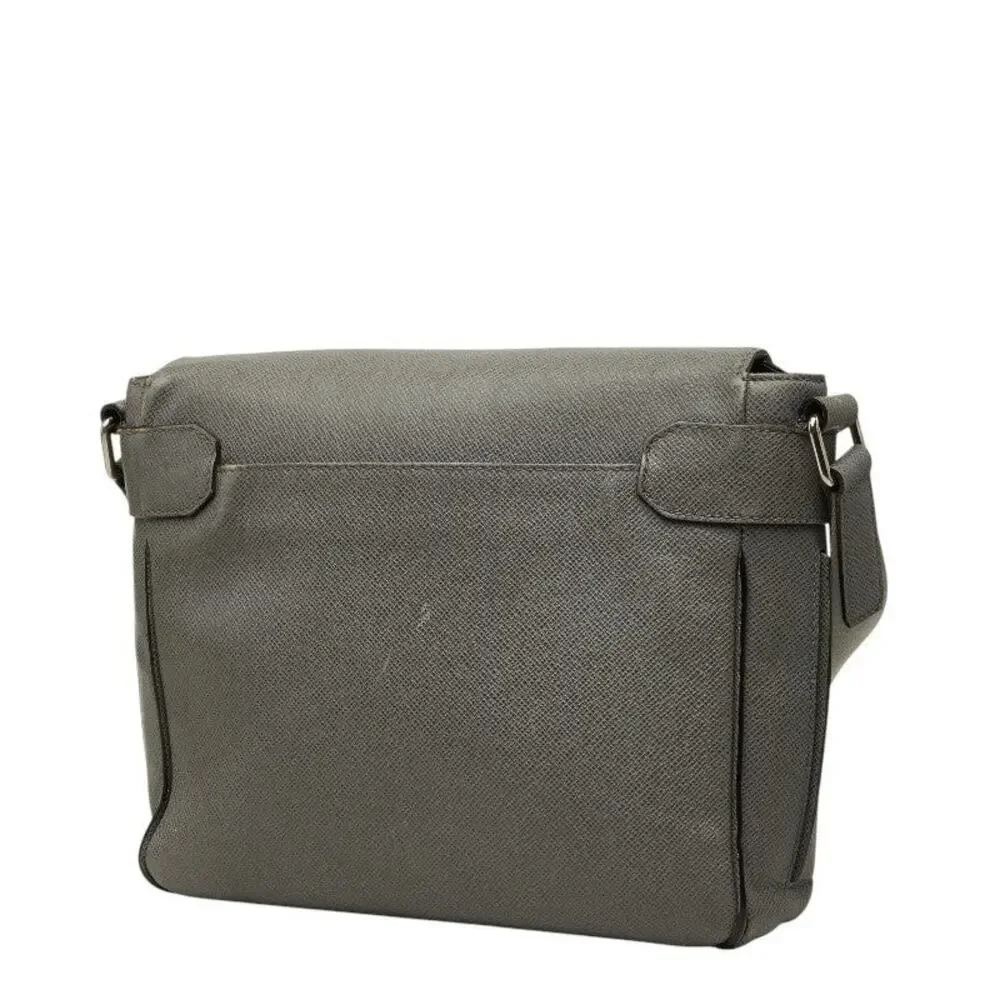 Louis Vuitton Taiga Leather Roman PM Shoulder Bag Glaciar Gray